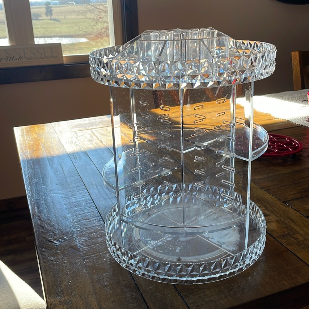 Carousel cosmetic organizer